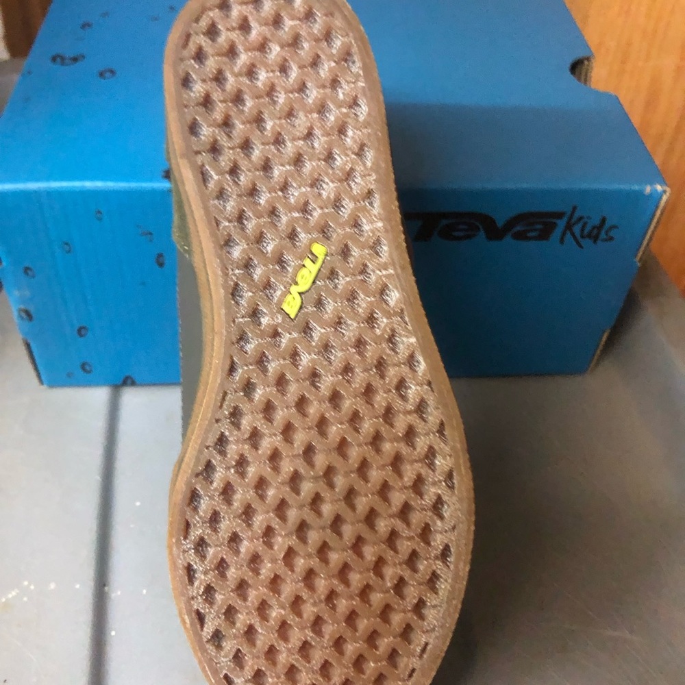 NWT NIB Kids’ Teva Crank C Suede Sneaker - Picture 6 of 7